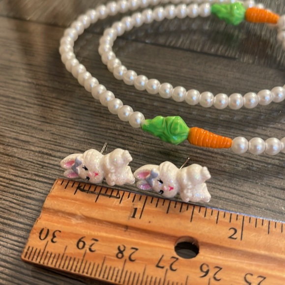Vintage Resin Rabbit Earrings with Elastic Faux Pearl & Carrot Necklace - Picture 12 of 15